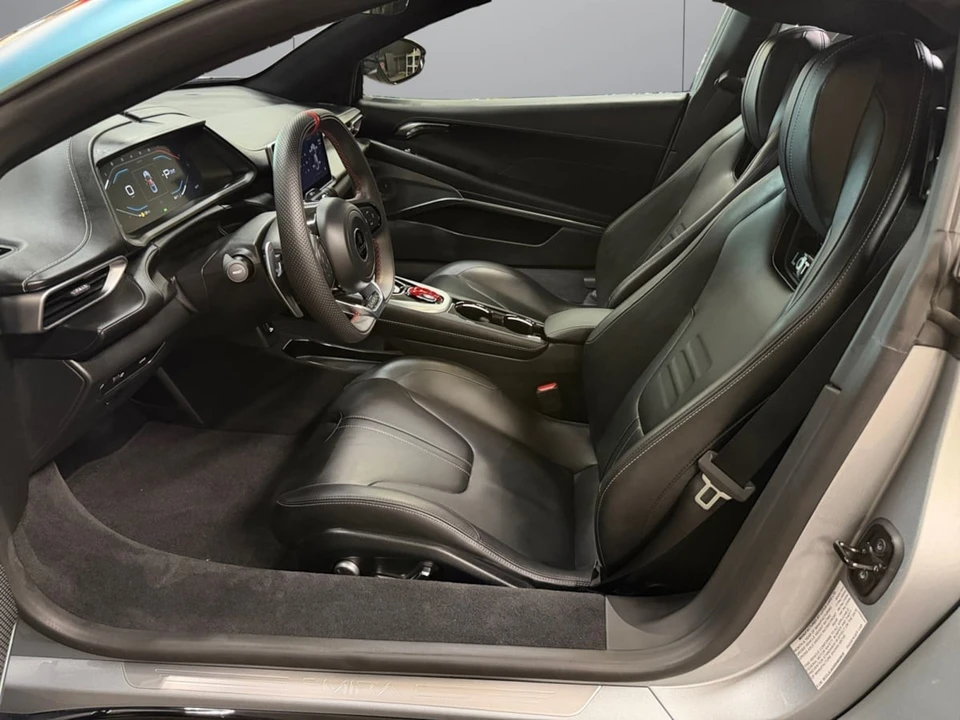 2025 Lotus Emira - Image 10 of 28