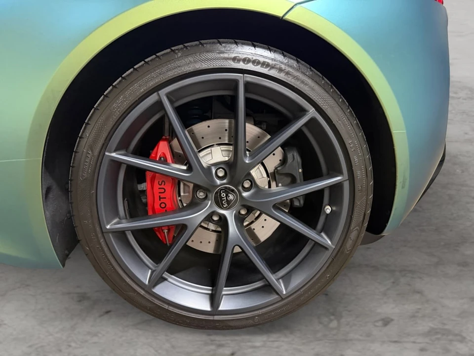 2025 Lotus Emira - Image 18 of 28