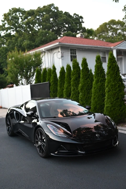 2025 Lotus Emira - Image 10 of 11