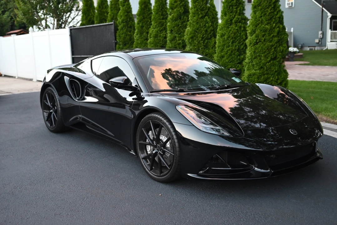 2025 Lotus Emira - Image 9 of 11