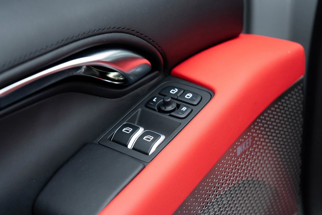 2025 Lotus Emira - Image 11 of 21