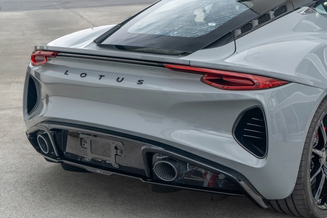 2025 Lotus Emira - Image 5 of 21
