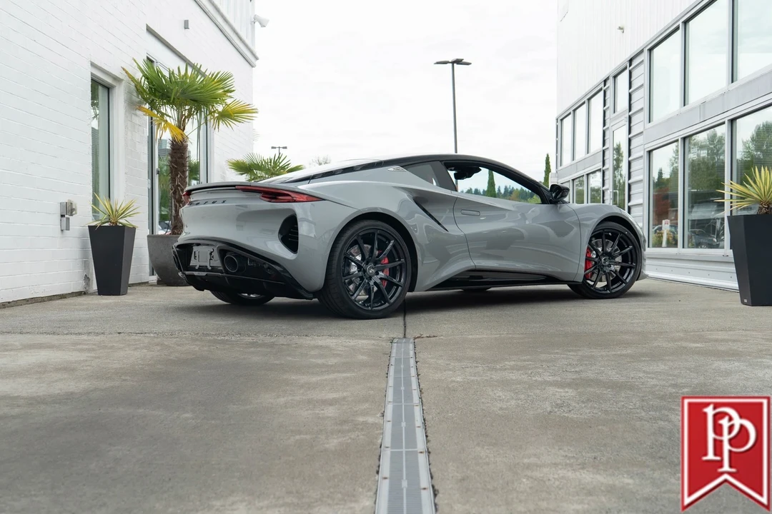 2025 Lotus Emira - Image 6 of 21