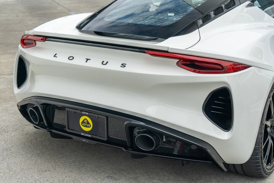 2025 Lotus Emira - Image 6 of 21
