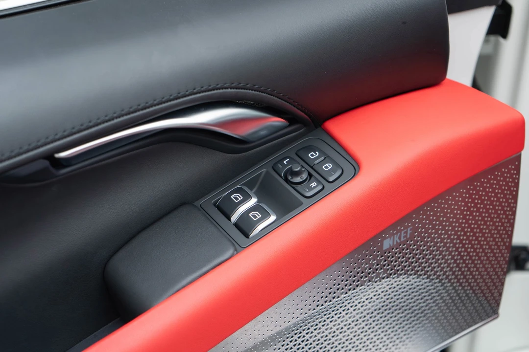 2025 Lotus Emira - Image 11 of 21