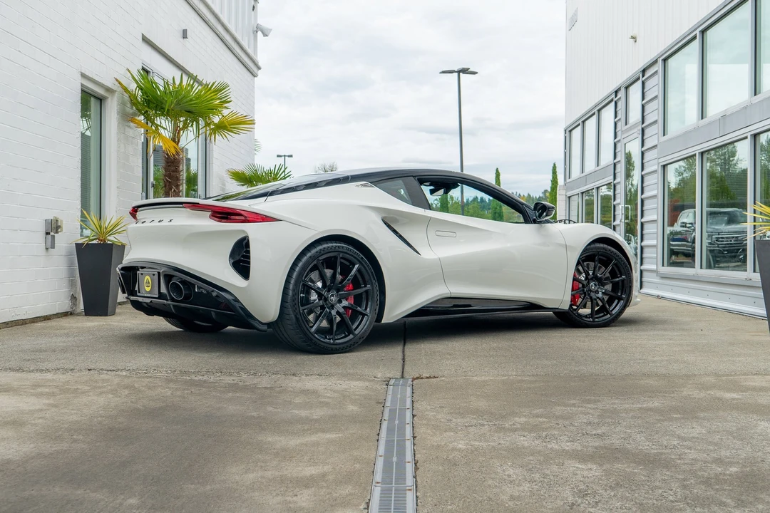 2025 Lotus Emira - Image 7 of 21