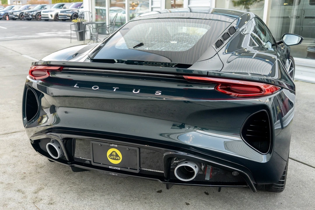 2025 Lotus Emira - Image 5 of 21