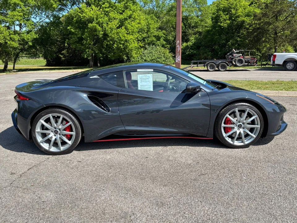 2025 Lotus Emira - Image 8 of 31