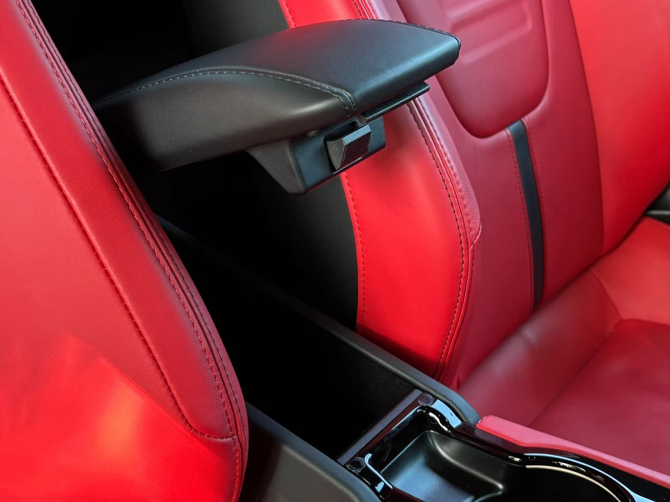 2025 Lotus Emira - Image 21 of 31