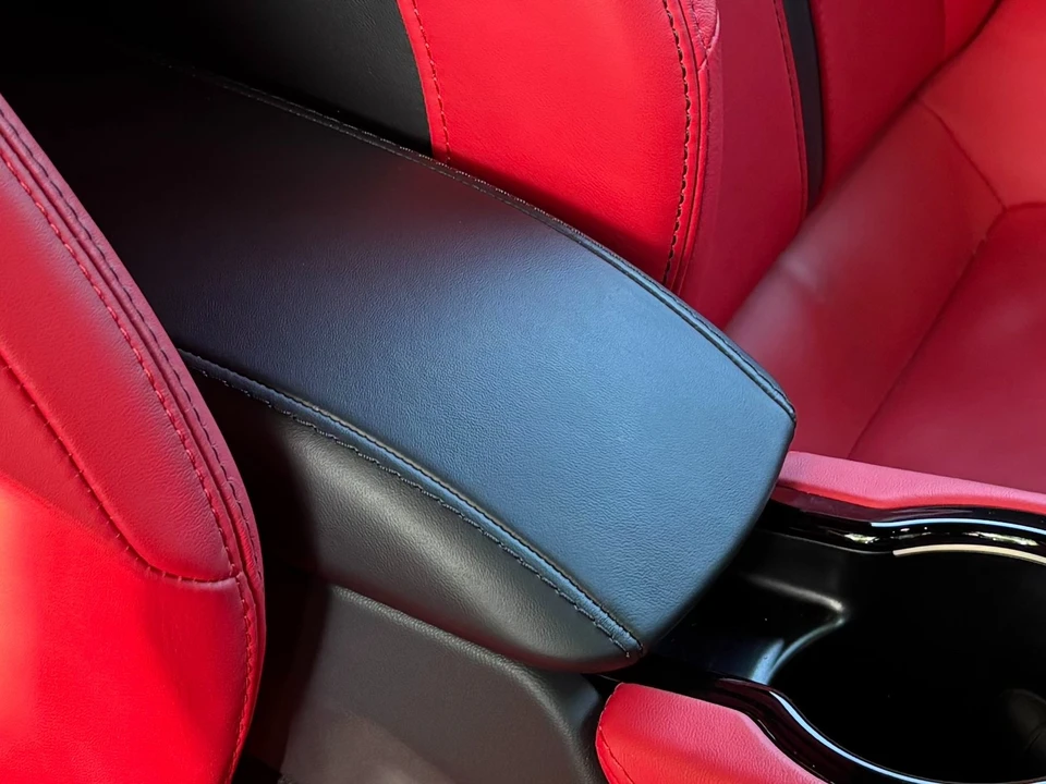 2025 Lotus Emira - Image 20 of 31