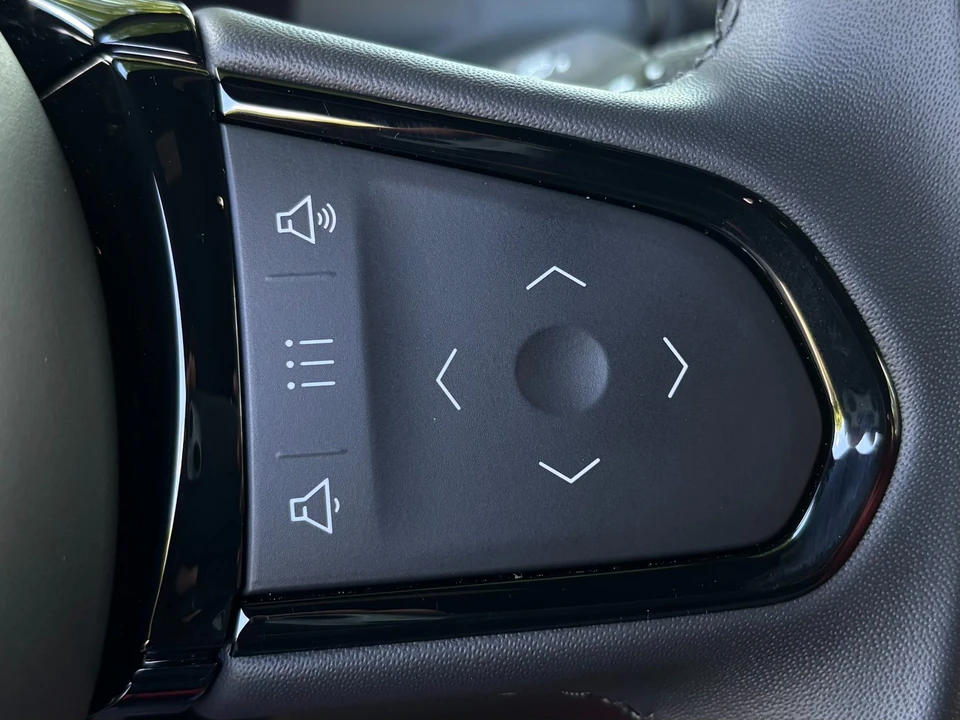 2025 Lotus Emira - Image 25 of 31