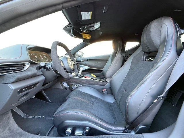 2025 Lotus Emira - Image 10 of 19