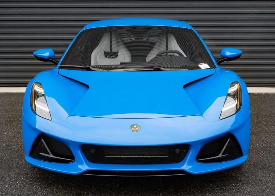 2025 Lotus Emira - Image 11 of 11
