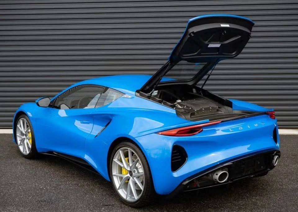 2025 Lotus Emira - Image 10 of 11