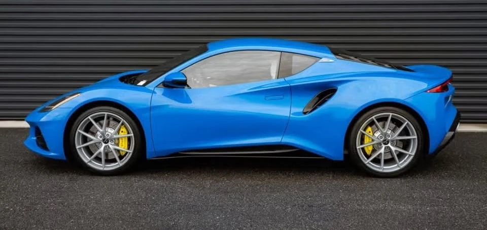 2025 Lotus Emira - Image 2 of 11