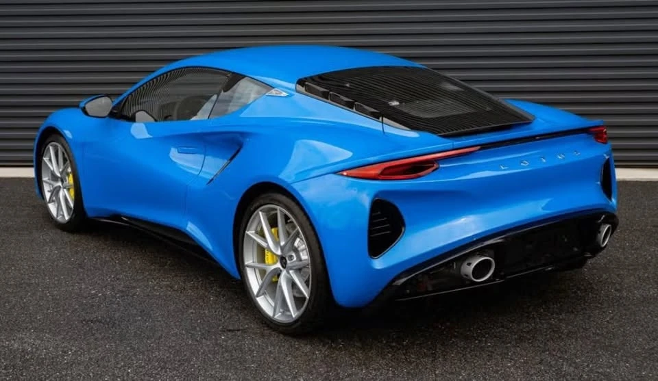 2025 Lotus Emira - Image 3 of 11