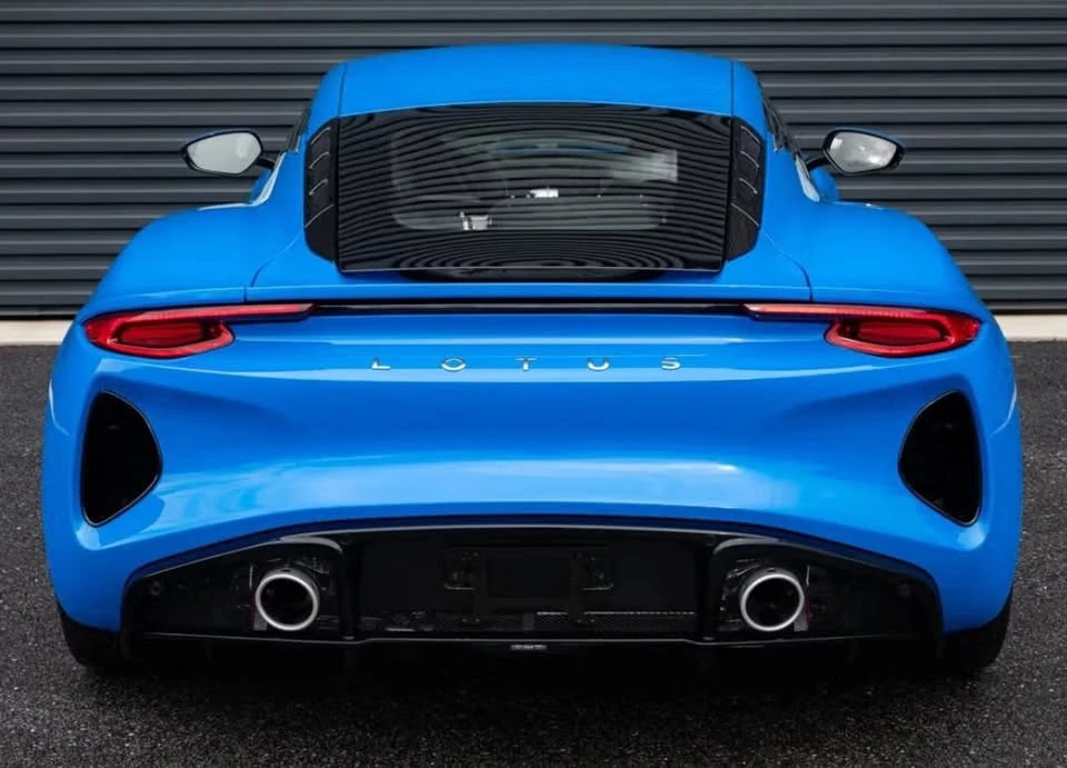 2025 Lotus Emira - Image 8 of 11