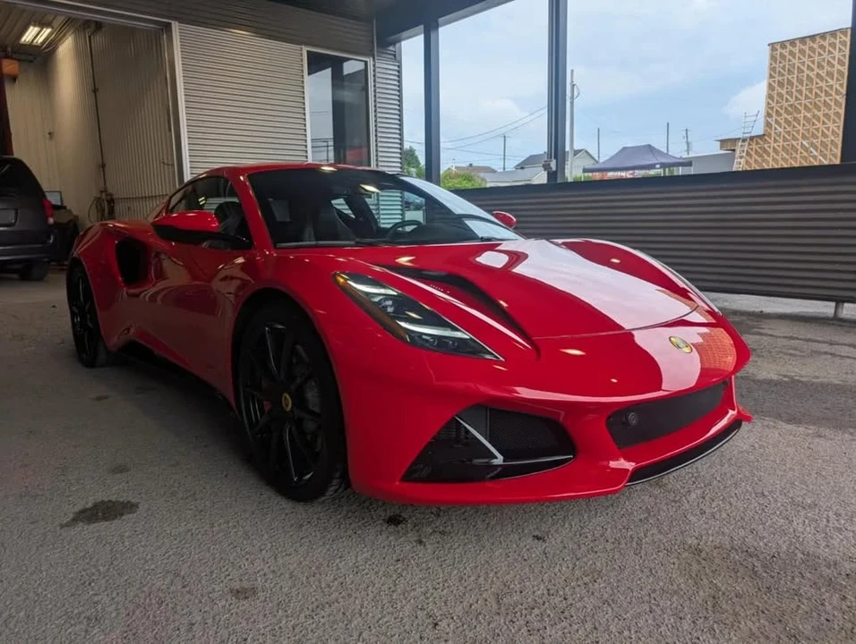 2025 Lotus Emira - Image 5 of 10