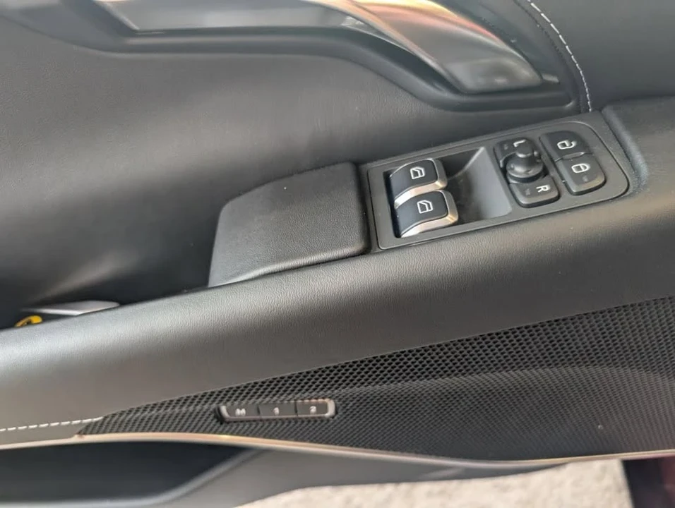 2025 Lotus Emira - Image 9 of 10