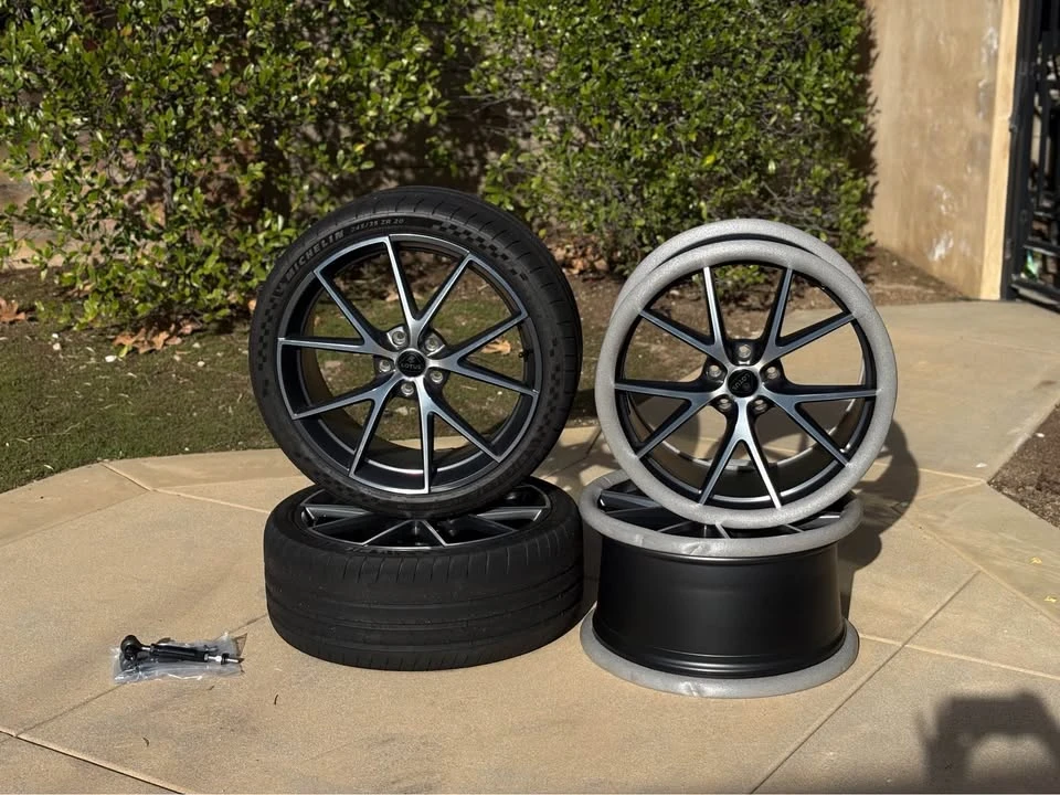 2025 Lotus Emira - Image 14 of 20