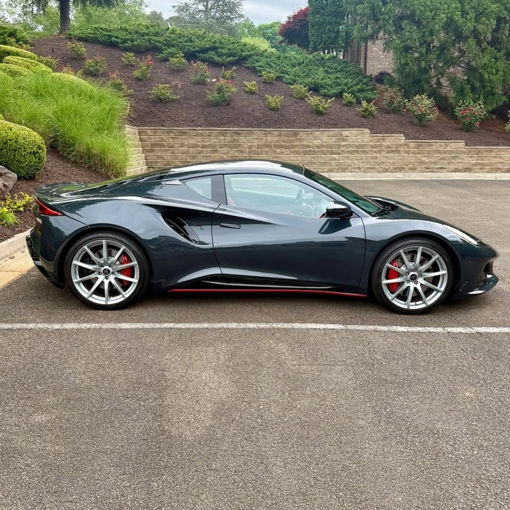 2025 Lotus Emira - Image 10 of 20