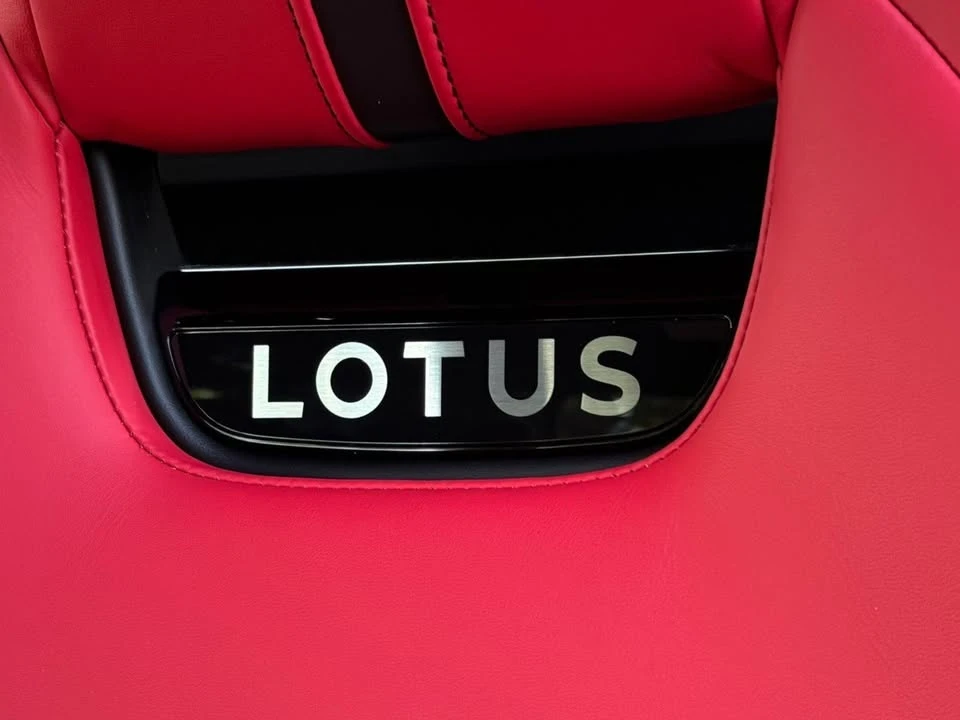 2025 Lotus Emira - Image 13 of 20