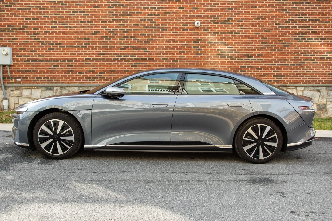 2025 Lucid Air - Image 7 of 31