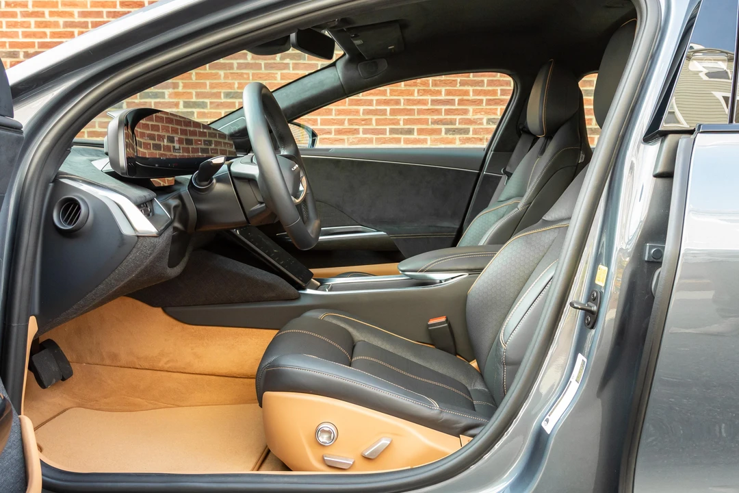 2025 Lucid Air - Image 25 of 31
