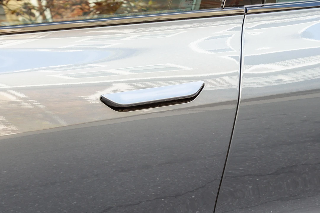 2025 Lucid Air - Image 16 of 31
