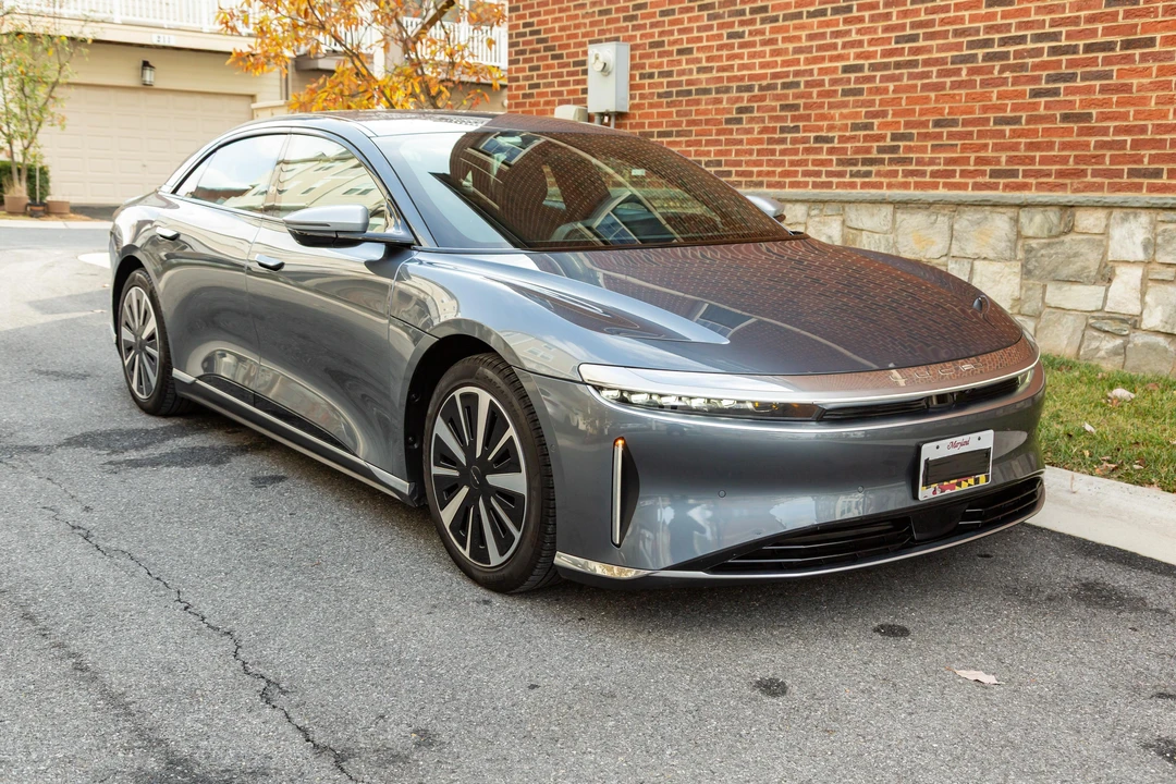 2025 Lucid Air - Image 10 of 31