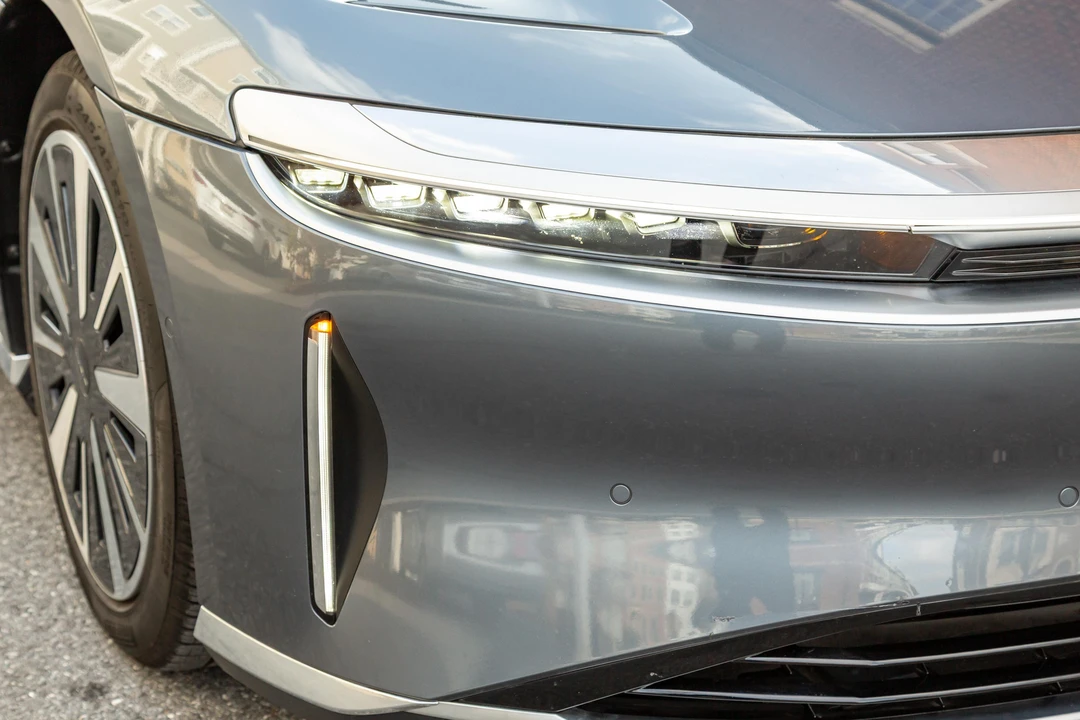 2025 Lucid Air - Image 11 of 31