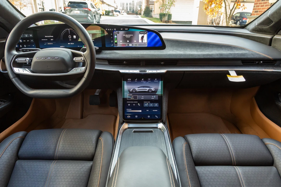 2025 Lucid Air - Image 21 of 31