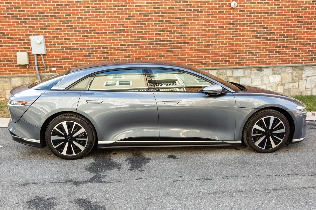 2025 Lucid Air - Image 3 of 31