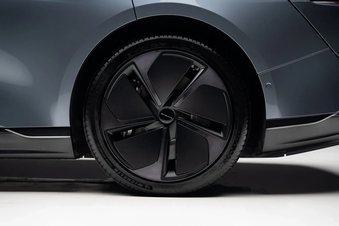 2025 Lucid Air - Image 21 of 21