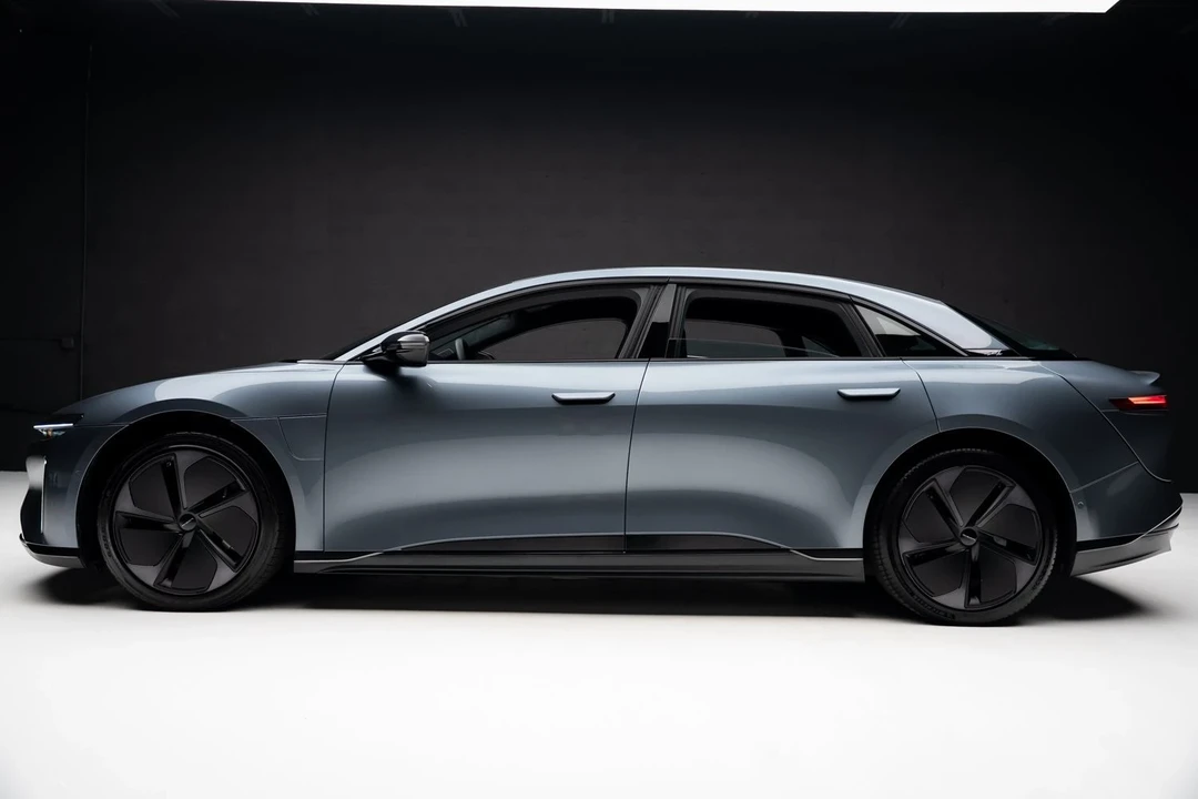 2025 Lucid Air - Image 17 of 21