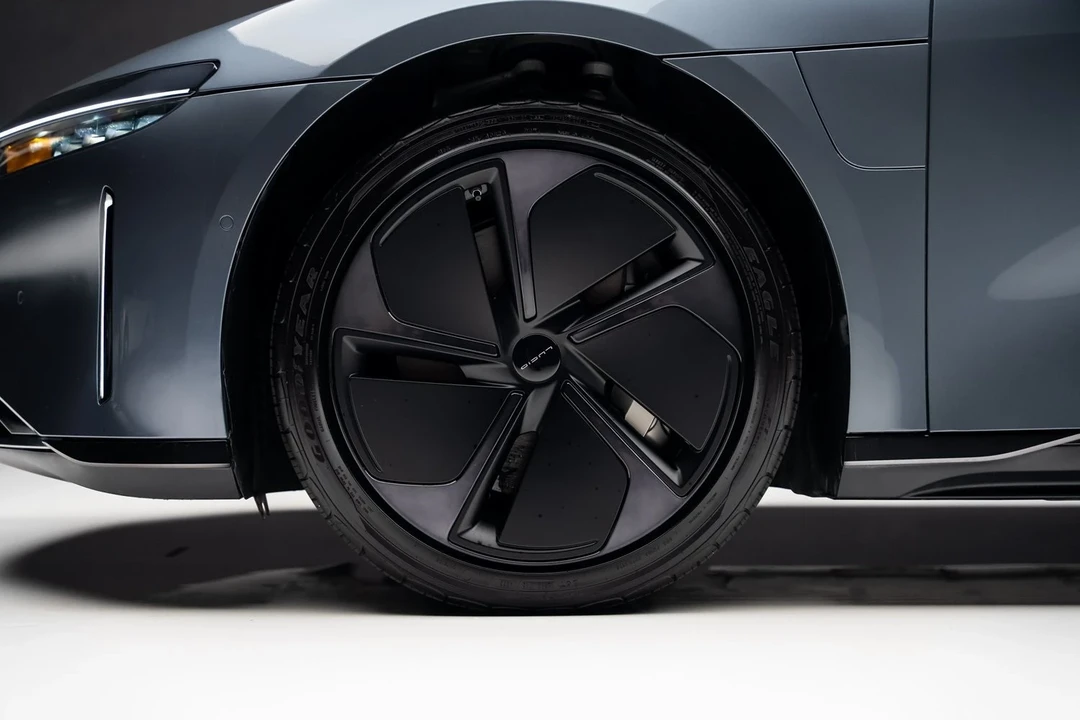 2025 Lucid Air - Image 19 of 21
