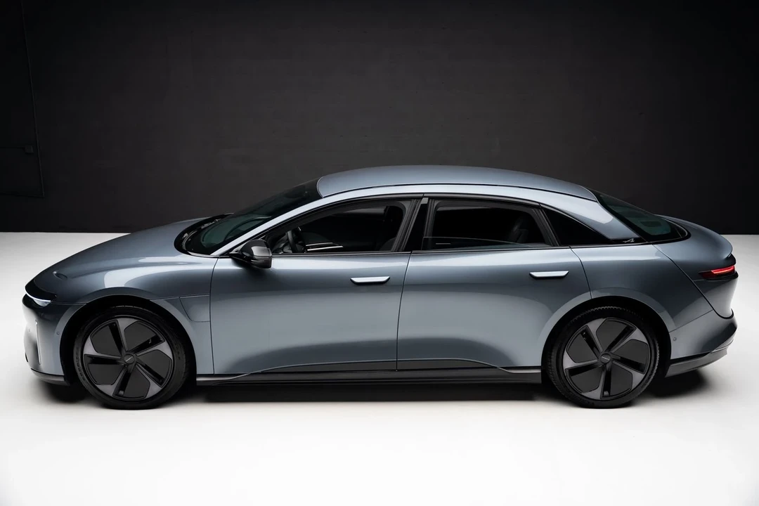 2025 Lucid Air - Image 16 of 21
