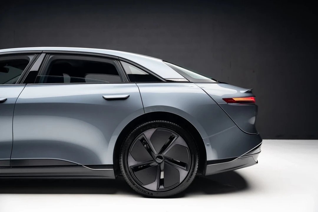 2025 Lucid Air - Image 20 of 21