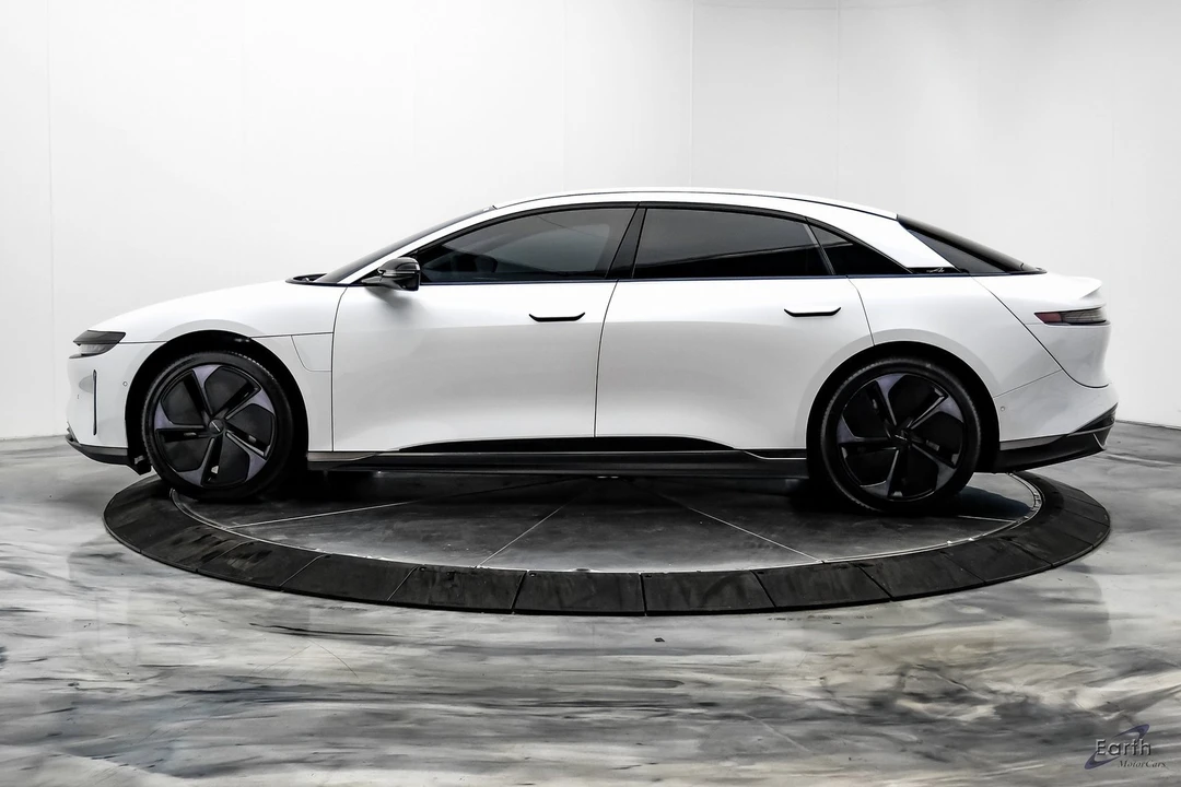 2025 Lucid Air - Image 5 of 12