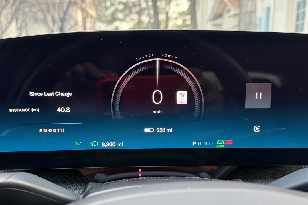 2025 Lucid Air - Image 29 of 31