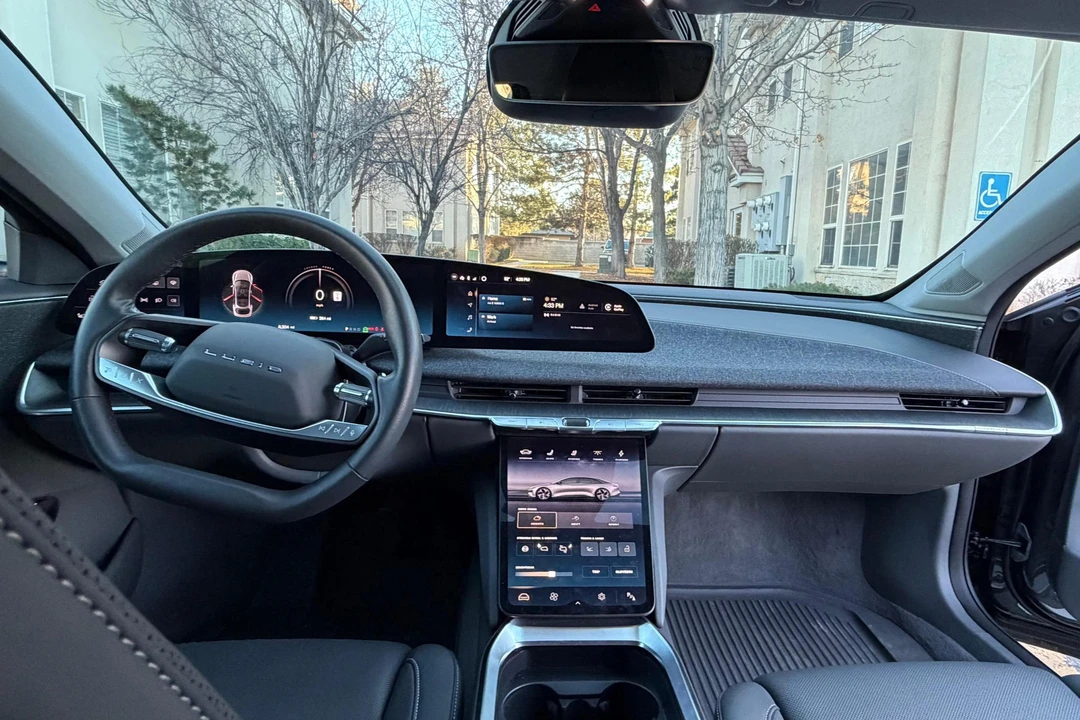2025 Lucid Air - Image 26 of 31