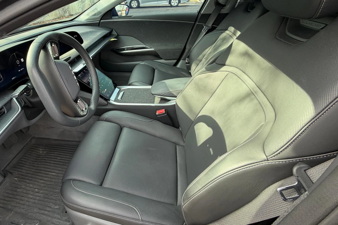 2025 Lucid Air - Image 27 of 31