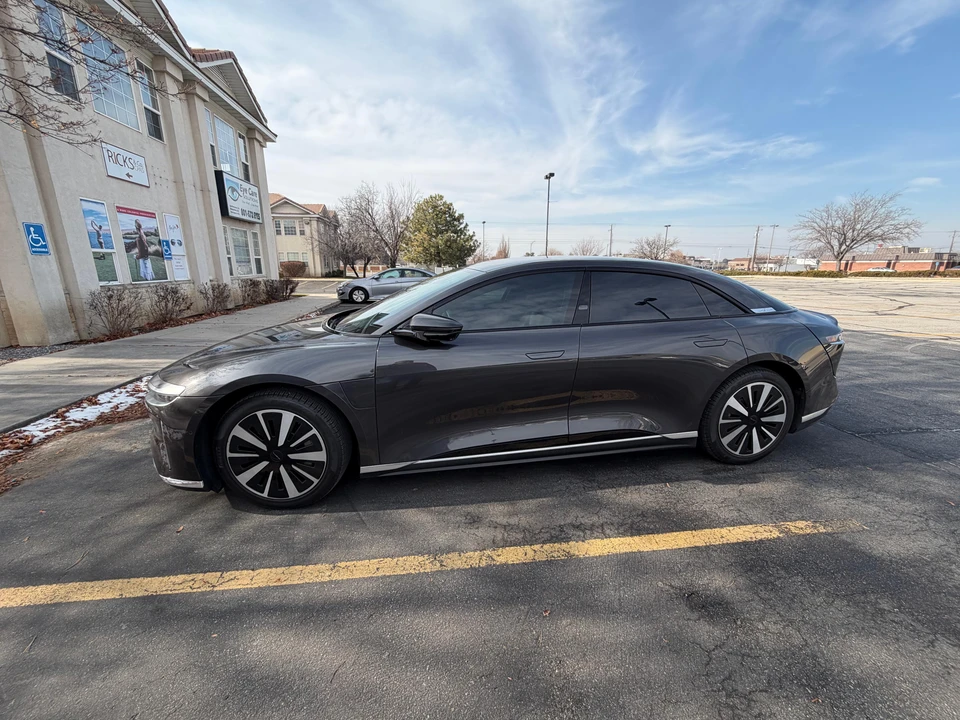2025 Lucid Air - Image 9 of 31