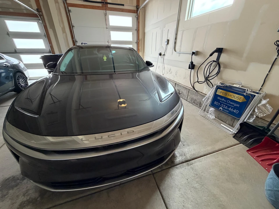 2025 Lucid Air - Image 17 of 31