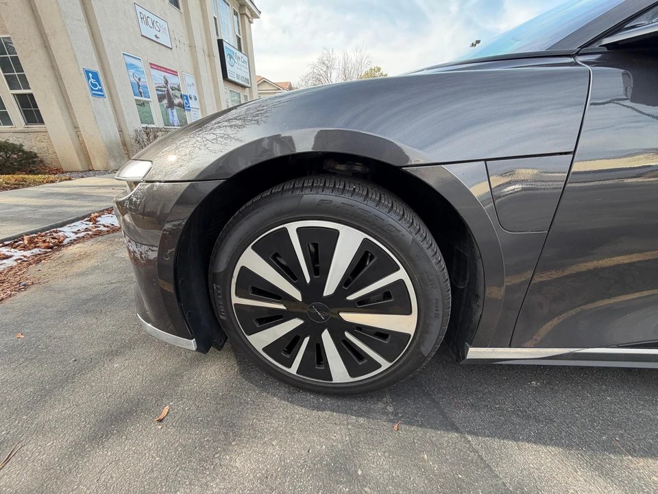 2025 Lucid Air - Image 22 of 31