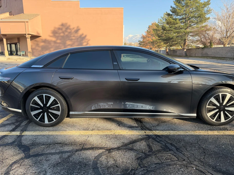 2025 Lucid Air - Image 10 of 31
