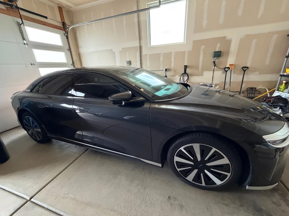 2025 Lucid Air - Image 15 of 31