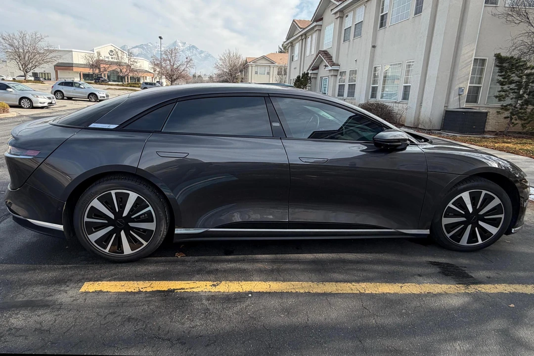 2025 Lucid Air - Image 3 of 31