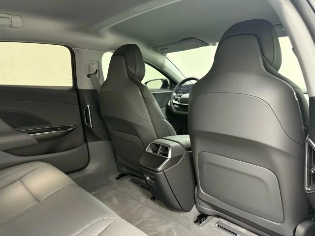 2025 Lucid Air - Image 13 of 21