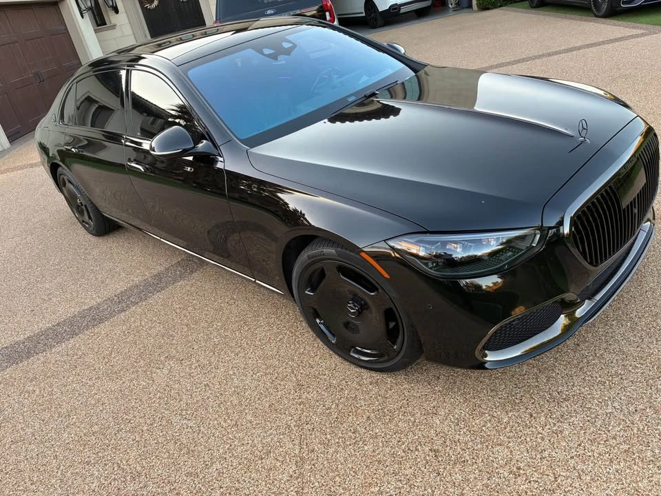 2025 Maybach - Image 2 of 4